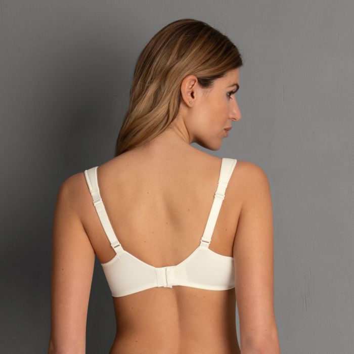 LUCIA 5823